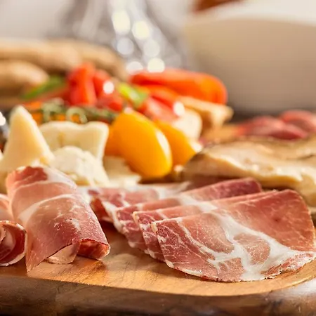 לינה וארוחת בוקר Dimora Clementina 4*