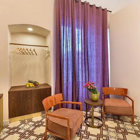 Dimora Clementina לינה וארוחת בוקר 4*