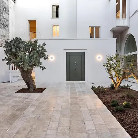 לינה וארוחת בוקר Dimora Clementina 4*