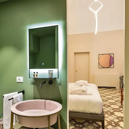 فندق مبيت وإفطار Dimora Clementina 4*