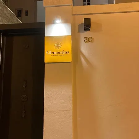 לינה וארוחת בוקר Dimora Clementina 4*